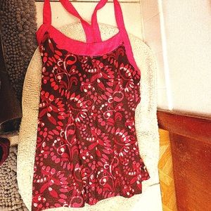 Danskin yoga tank top w/ bra pretty detail Large